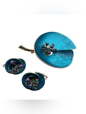 Signed Kramer Blue Leaf Brooch And Clip On Earring Set Sparkling Rhinestones